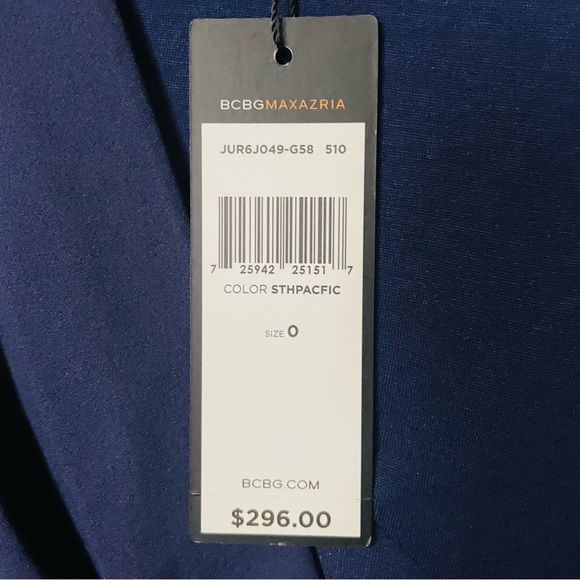 BCBGMAXAZRIA Draped Side Zipper Dress. Size 0 - Picture 15 of 16